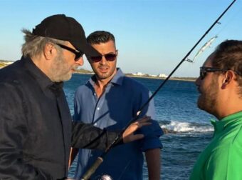 Ο Λάκης Λαζόπουλος βγήκε για ψάρεμα με ωραία παρέα στην Πάρο