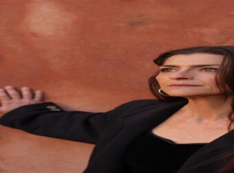 Ναταλία Καποδίστρια: «Ακόμα και το περιβόητο ‘’Προσκυνήστε το είδωλο’’, στον Κακό Βεζύρη είχε από κάτω του ντέρτι και ιστορία»