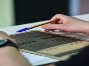 Πανελλαδικές εξετάσεις 2022: Πτώση των βάσεων φέρνει το βαθμολογικό «Βατερλώ»
