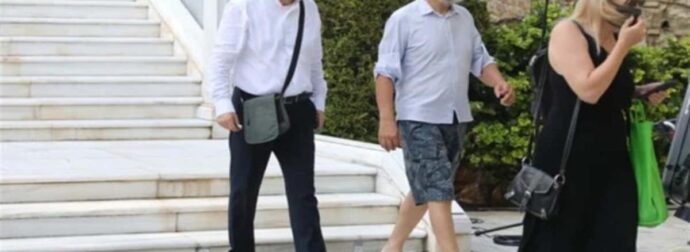 Προεδρικό μέγαρο: Το αιχμηρό σχόλιο του Πορτοσάλτε και η πραγματική ταυτότητα του άνδρα που πήγε με βερμούδα και σαγιονάρες