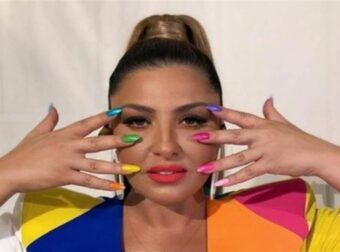 ΑΠΟΤΕΛΕΙΩΝΕΙ ΤΟΥΣ ΤΡΑΜΠΟΥΚΟΥΣ ΜΕ ΤΑ ΤΑΤΟΥΑΖ ΚΑΙ ΤΗ ΜΑΓΚΙΑ ΚΛ@ΝΙΑ Η ΕΛΕΝΑΡΑ!!! Μήνυση της Παπαρίζου μετά τις μπουνιές στα MAD VMA 2022