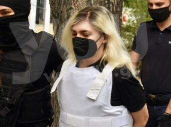 Ρούλα Πισπιρίγκου : Με θλιμμένο βλέμμα και σκυμμένο το κεφάλι έφτασε στην ανακρίτρια  για να απολογηθεί