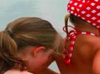 Η φωτογραφία της μητέρας σόκαρε και την κατέβασαν από το Facebook – Είπαν ότι είναι ακατάλληλη γιατί…