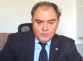 «Καμπανάκι» Δημοσθένη Σαρηγιάννη: «Πάνω από 300.000 τα ενεργά κρούσματα κορωνοϊού – Αυτή την εβδομάδα η κορύφωση» (Video)