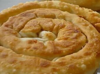 Σκοπελίτικη τυρόπιτα με φέτα και ανθότυρο