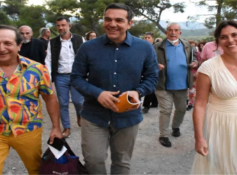 Αλέξης Τσίπρας στην Επίδαυρο: Εντυπωσίασαν η Μπέτυ Μπαζιάνα με χλαμύδα και ο Μπιμπίλας [φωτο]