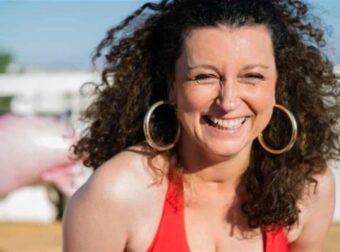 Με κίτρινες φωσφορίζε γόβες που ”έβγαζαν” μάτι – Η πολυσυζητημένη εμφάνιση της Βρανά στο Προεδρικό Μέγαρο