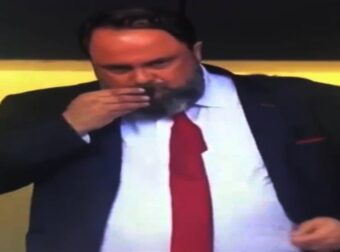 Μόνο εδώ – Αυτό είναι το γούρι του Βαγγέλη Μαρινάκη. Το έχει πάντα πάνω του