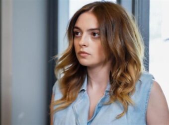 Άπιστος: Αγωνία για την Ντερίν – Αιμορραγεί στην τουαλέτα και καταρρέει