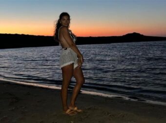 Σαν το ηλιοβασίλεμα στην Πάρο δεν έχει – Η Σταματίνα Τσιμτσιλή αγκαλιά με τα παιδιά της την πιο όμορφη ώρα