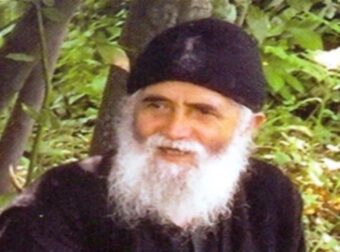 «Όταν δείτε να γίνονται συμφορές και το κράτος να βγάζει τρελούς τότε… » – Η σοκαριστική επιβεβαίωση της προφητείας του Αγίου Παϊσίου!