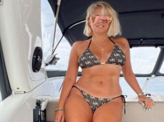 Κατερίνα Παπακωστοπούλου: Εντυπωσιάζει με μπικίνι η παρουσιάστρια του STAR