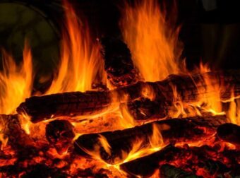 Στάχτη: Μην την πετάτε. Δείτε τους απίστευτους τρόπους να την χρησιμοποιήσετε