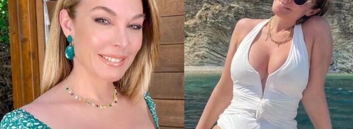 Σαν αληθινή γοργόνα: H Τατιάνα Στεφανίδου ξάπλωσε στην άκρη της παραλίας με μικροσκοπικό μπικίνι