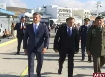 Τηνος: Κατέπληξε τα πλήθη ο Μητσοτάκης με την κορμοστασιά του