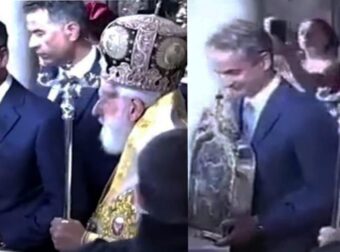 Κυριάκος Μητσοτάκης: Πήρε αγκαλιά με ευλάβεια την εικόνα της Παναγίας της Τήνου