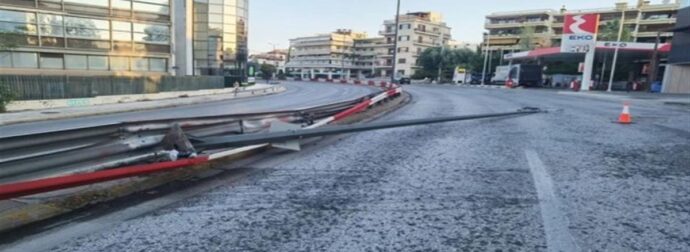 Αυτοκίνητο καρφώθηκε και έριξε κάτω κολώνα στην Κηφισίας – Προβλήματα στην κυκλοφορία