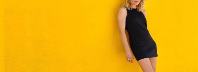 Το απόλυτα chic bikini το έχει η Βίκυ Καγιά – Είναι 44 ετών και μας δείχνει το καλλίγραμμο κορμί της