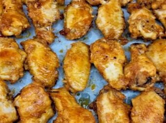 Πικάντικες φτερούγες κοτόπουλου στον φούρνο με μπαχαρικά σκέτο λουκούμι