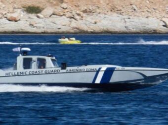 Θρίλερ στον Σαρωνικό – Συγκρούστηκαν θαλαμηγός και ιστιοφόρο στην Υδρούσα