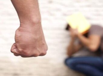 Θλιβερή υπόθεση bullying στον Πύργο – Χαστούκιζαν 15χρονο έξω από εκκλησία