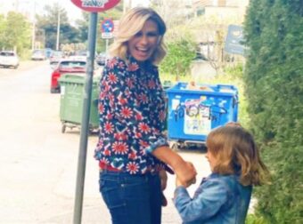 Στιγμές ευτυχίας για την Κατερίνα Καραβάτου – Ποδηλατάδα με την Αέλια και το Αρίωνα