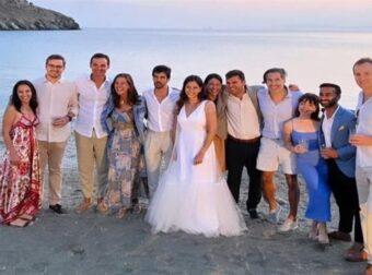 Πόπη Τσαπανίδου: Παντρεύτηκε η κόρη της σε ένα λαμπερό γάμο στην Τήνο