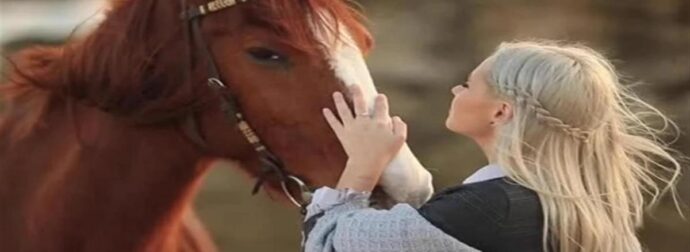 Μια ξανθιά ανεβαίνει σε ένα άλογο… Το ανέκδοτο της ημέρας (27/8)