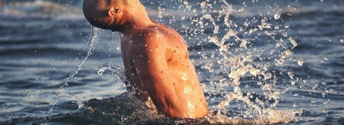 Θαλασσινό νερό: Ούτε φαντάζεστε πόσες ασθένειες ή παθήσεις θεραπεύει η κολύμβηση