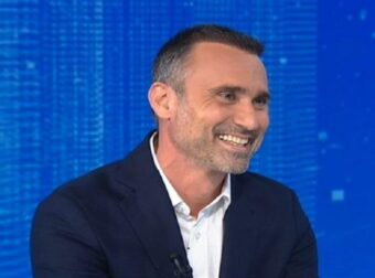 Γιώργος Καπουτζίδης: Μακάρι κάποιος πατέρας να κοιτάξει με περηφάνια τον γκέι γιο του, όπως εμένα ο δικός μου