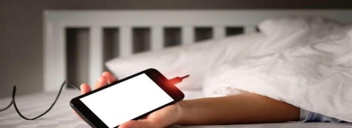 Γιατί δεν πρέπει να κοιμάστε δίπλα στο κινητό τηλέφωνο: Δεν είναι θέμα ακτινοβολίας