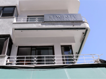 Κολωνάκι: Γιατί ο 35χρονος γόνος γνωστής οικογένειας ΜΚ έπεσε στο κενό με 50.000€. Απίθανη η αυτοκτονία