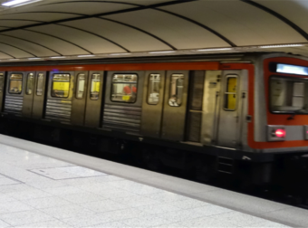 Μητέρα που έχασε τον γιο της στο μετρό: «Αυτό είναι το κόλπο που με βοήθησε να τον βρω σχεδόν αμέσως»