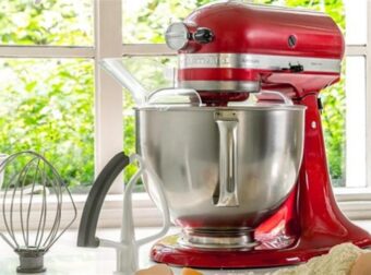 Πώς να καθαρίσετε σε χρόνο ρεκόρ το μίξερ σας: Δεν θα πιστεύετε ότι δεν το κάνετε ήδη