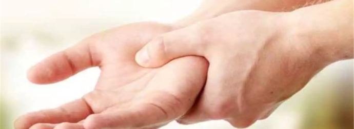 Τρέμουλο στα χέρια: Πού οφείλεται, ποια τα συμπτώματα