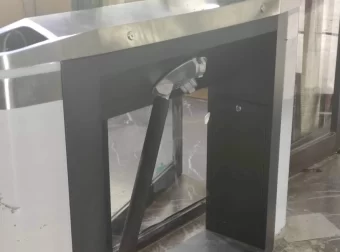 Εικόνες ντροπής – Διέλυσαν τα τουρνικέ στο ΑΠΘ. Η ανακοίνωση της ΕΛ.ΑΣ.