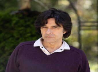 Αλέξης Σταμάτης για Μπέττυ Αρβανίτη: «Ένα στοιχείο που με γοητεύει και μ’ αρέσει στη μητέρα μου είναι ότι δεν υπήρξε ποτέ αυτό που λέμε καλλιτεχνικό ψώνιο»