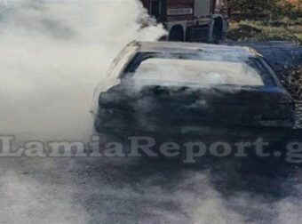 Συναγερμός στη Φθιώτιδα: Αυτοκίνητο τυλίχτηκε στις φλόγες μετά από τροχαίο (photos)