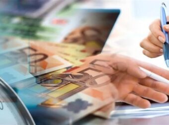 Ουρές προ των πυλών στα ΑΤΜ της χώρας – Επίδομα 2.000 ευρώ σε 150.000 δικαιούχους