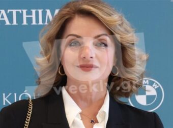 Το τέλειο στιλ για τις 50 plus: Η Άντζελα Γκερέκου, με ασπρόμαυρο σύνολο, στο Μέγαρο Μουσικής