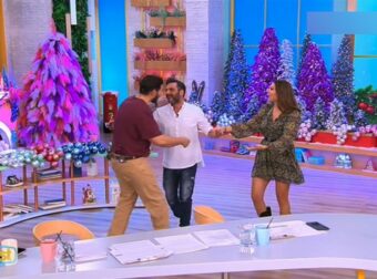 Ο Γιώργος Καρτελιάς πήγε καλεσμένος στην εκπομπή την οποία πέρυσι παρουσίαζε