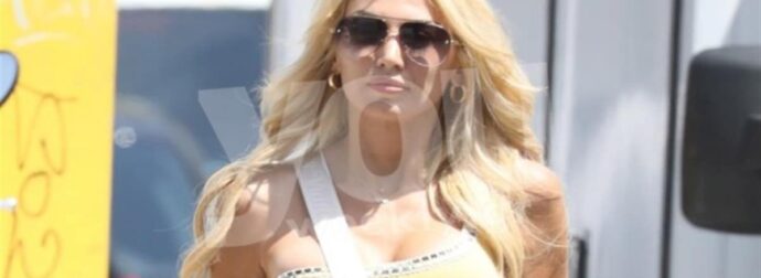 Βγαλμένο από παραμύθι το χριστουγεννιάτικο δέντρο τους – Η Κωνσταντίνα Σπυροπούλου στόλισε το σαλόνι του σπιτιού της