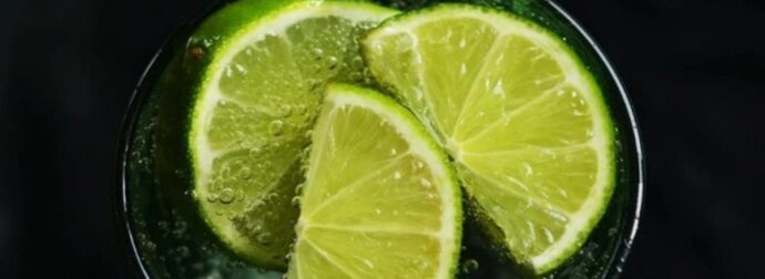 Είναι μεγάλο λάθος – Δώσε μεγάλη προσοχή όταν πίνεις νερό με λεμόνι κάθε μέρα