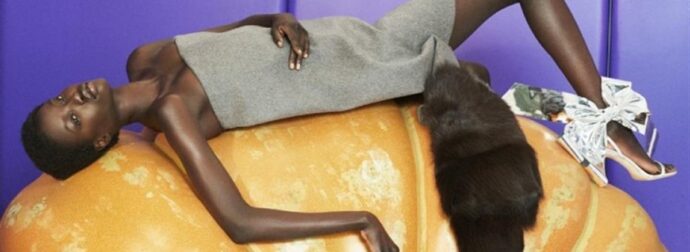 Τα ιδιαίτερα denim παπούτσια του οίκου Loewe είναι η νέα προσθήκη στο καλάθι των fashion enthusiasts