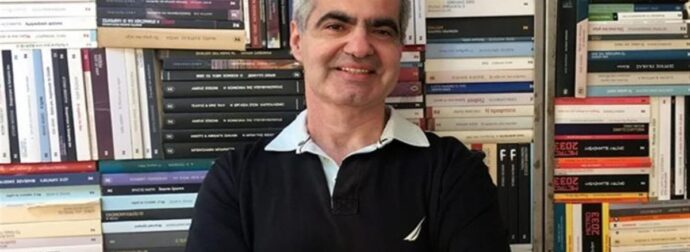 Βασίλης Παπαθεοδώρου: Σοκ με σύλληψη πασίγνωστου συγγραφέα για παιδική ποpνογραφία. Τι βρήκαν στους σκληρούς δίσκους