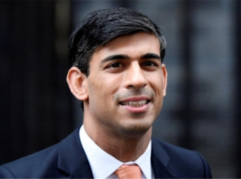 Ρίσι Σούνακ: Κατέρριψε τα πάντα, ποιος ο νεότερος, πλουσιότερος, μη λευκός πρωθυπουργός της Βρετανίας