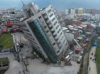 Εικόνες βιβλικής καταστροφής στην Ταϊβάν από τον φονικό σεισμό των 7,2 Ρίχτερ