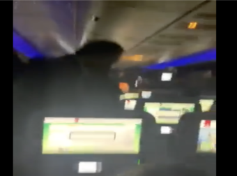 Βίντεο μέσα απο το αεροπλάνο της Emirates – Ένας απο αυτούς είναι ο ύποπτος