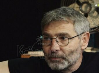 «Θέλω στον τάφο μου να γράφει…» – Η σοκαριστική επιθυμία του Αθερίδη όταν κλείσει τα μάτια του