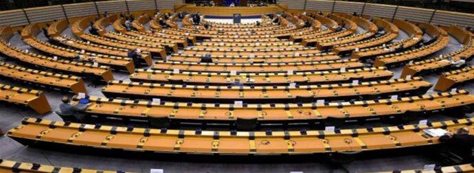 Qatargate: Κατεπείγουσα διαδικασία για την άρση της ασυλίας δύο ευρωβουλευτών